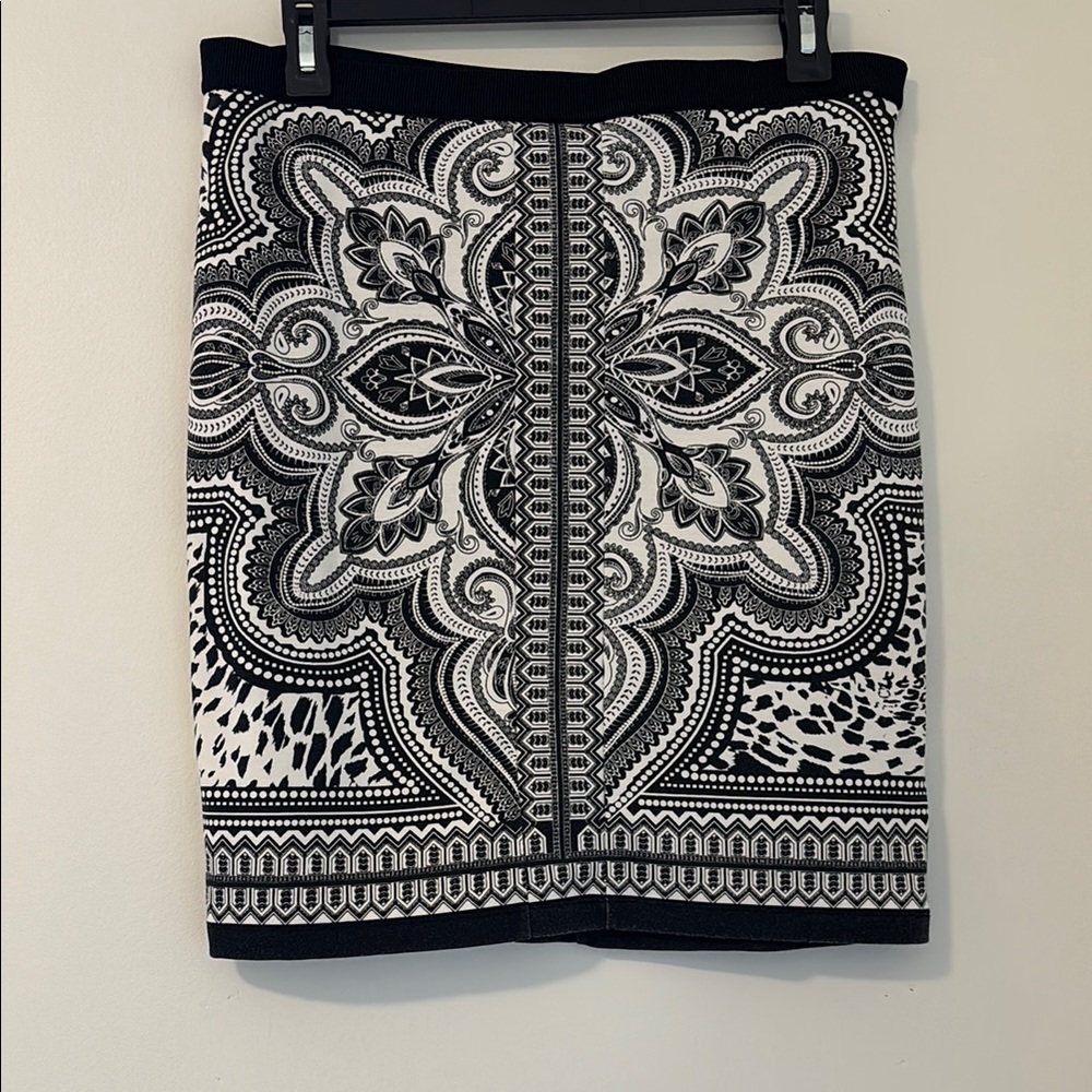 Rafaella Black & White Medallion Print Pencil Skirt